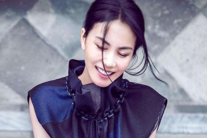 王菲|十五年前得不到王菲，十五年后就撩她的女儿，网友：通“吃”两代人！