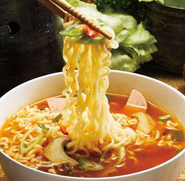 泡面|热量高到“可怕”的美食，方便面众所周知，它是上班族的爱