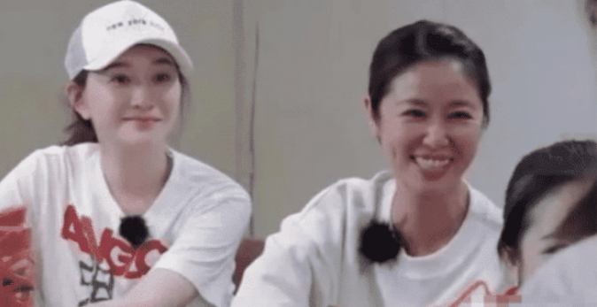 『林心如』当44岁林心如撞上44岁李小冉，网友：明明是同龄人，看上去差别却这么大