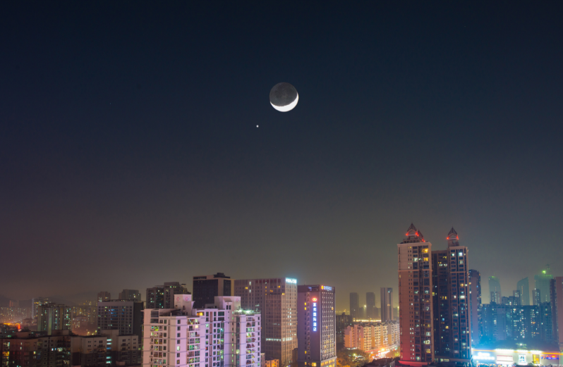 [霍金]天有异象？一个火球从天而降，霍金“末日论”或成真？