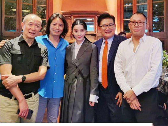 范冰冰|李晨已是过去式,范冰冰与廖凡手牵手合影,同框出镜太甜蜜