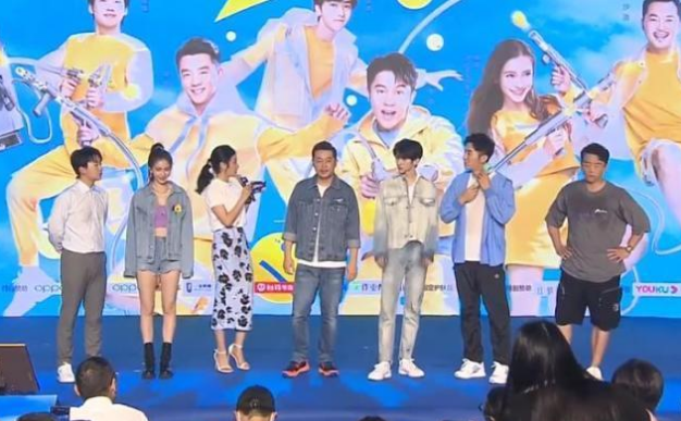 生图▲跑男发布会没空调,嘉宾暴汗脱妆,看清杨颖怼脸生图,这谁敢信?