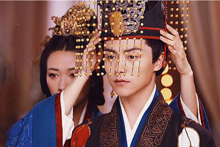 [汉献帝]最让汉献帝痛恨的人，不是董卓，也不是曹操，而是趁火打劫的他！