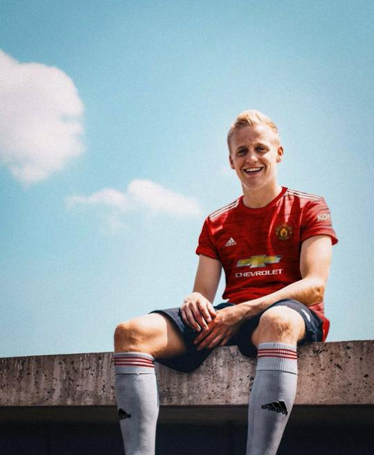 博格坎普|曼联4000万新援转会成全村骄傲！博格坎普发掘，并将女儿许配给他