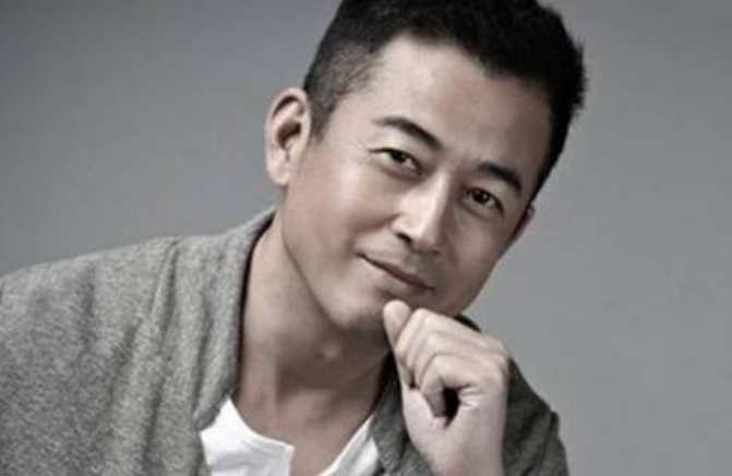 王志飞|一走红就抛弃妻子，后与小15岁娇妻认识3天闪婚，如今落魄到只能租房住！