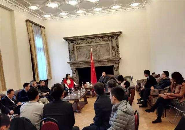 欧洲@3500名员工聚集游行，要求增加各种优待，中国：准备考虑撤厂