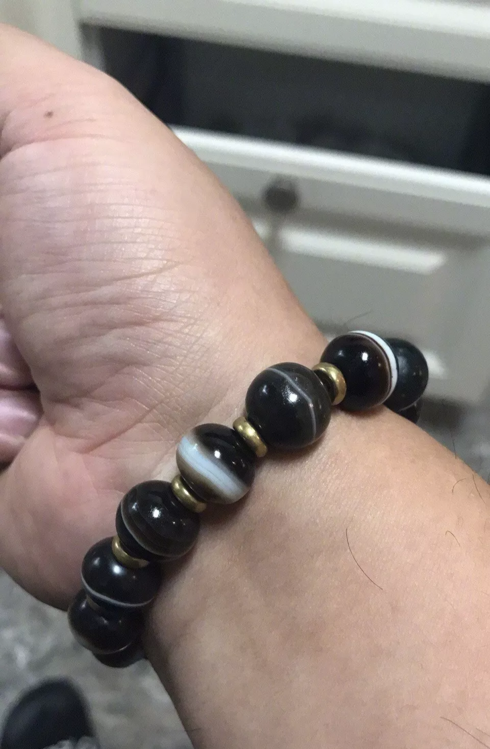 郭德纲|郭德纲送他一条手串，他戴了10年！颗颗都是精品！