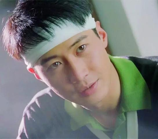 她是国内著名模特,4年花光天王7个亿,离婚后闪嫁富二代,如今胖成球!