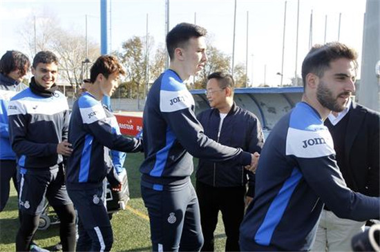 『国足』国足的新希望,留洋小将爆健身照片,打破白斩鸡形象