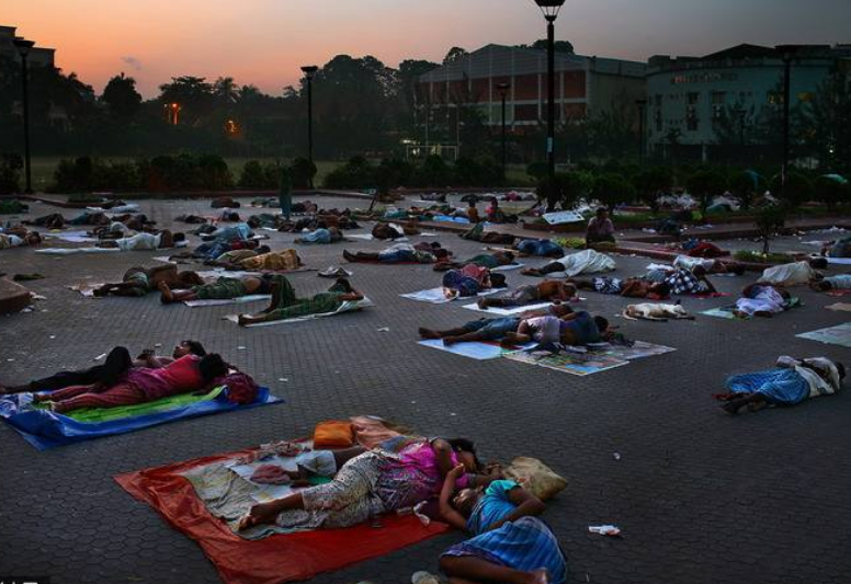 印度▲世界上最脏的国家有多脏？印度都望尘莫及，街头姑娘行为让人开眼界