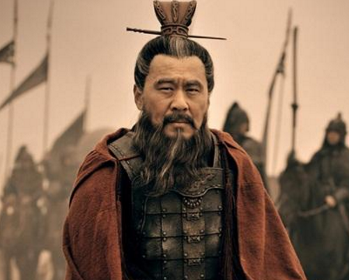 青梅煮酒论英雄，曹操怎么可能在刘备的面前只说自己是英雄呢？原因很简单！