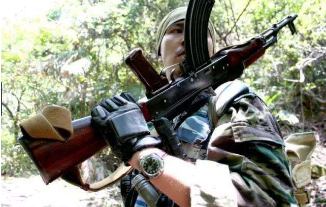 「佣兵」每个国家都说自家的步枪最好, 那么究竟谁最好? 雇佣兵说了算