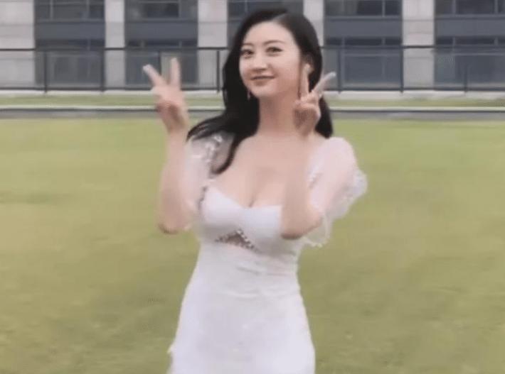 景甜|景甜“真人”长啥样？在无美颜的镜头下，景甜的颜值也太真实了！