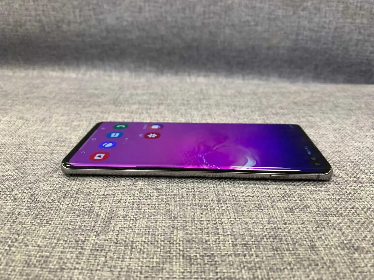 『三星galaxy s10』从iPhone XR换到三星S10+，自用一个月后体验。