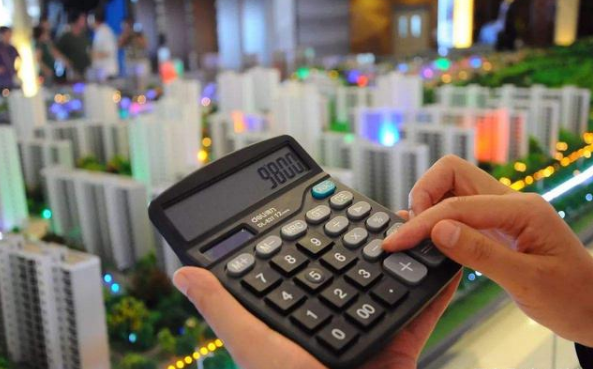 楼市释放一个信号，房产界有两类人要“寝食难安”了，刚需者笑了