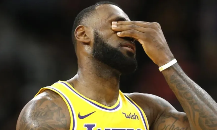 湖人队|湖人赢了总冠军，却赔得一塌糊涂