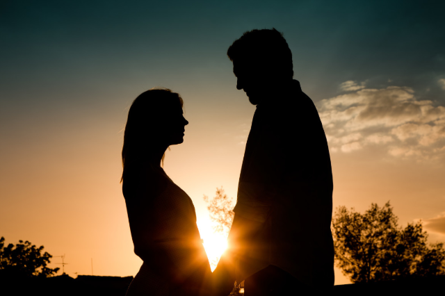 「运势」四月下旬恋爱需要小技巧，欲擒故纵感情加倍，三星座喜提真心人