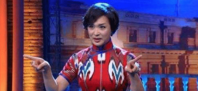 金星|有种“分界线”叫金星嬉水，上身韵味十足？看清下半身后，网友：求求放过我！