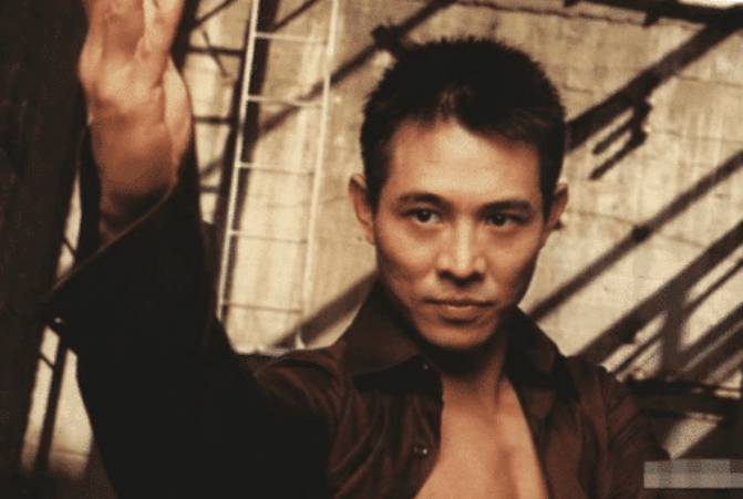 李连杰@李连杰“耽误一生”的日本红颜， 风情万种美过利智， 如今46岁依旧单身