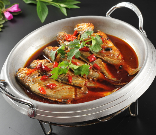 胡萝卜|香辣干鲫鱼的家常做法