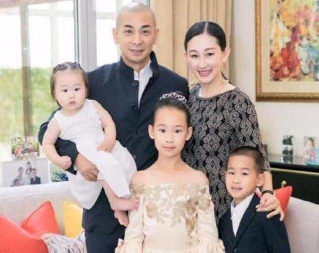 赵文卓|“撞脸”不可怕, 赵文卓一家5口共用一张脸才稀奇, 网友直呼服气