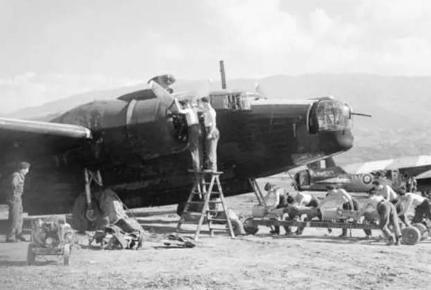 #中国飞机#10位越南飞行员投靠中国，还带了一大礼，加快中国飞机事业20年进程