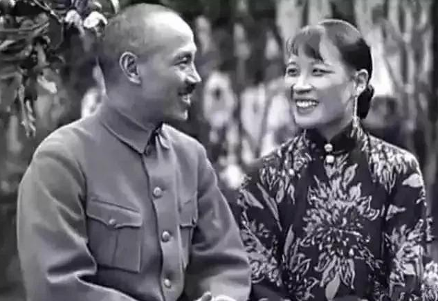 蒋介石|毛主席登庐山住在美庐别墅，反对把蒋介石的题字清除掉