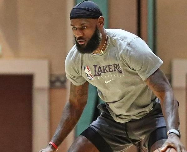 勒布朗·詹姆斯|萧华直接把总冠军给詹姆斯得了,除非哈登硬起来