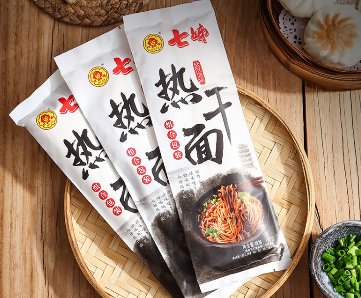 泡面|中国有一类“尴尬泡面”，摆在货架无人问，懂行人却成箱往家搬！