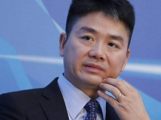 刘强东：刘强东曾许诺京东第一个快递员，跟着他干5年就能买房，现状如何？