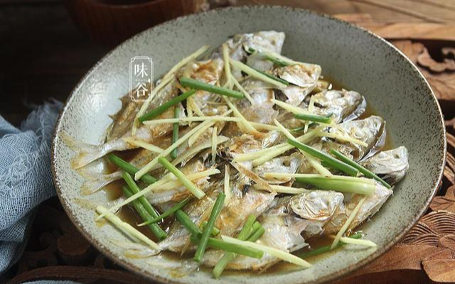 蒸鱼|秋天遇到此鱼别手软，纯野生非人工养殖，特别鲜，40元一斤也值了