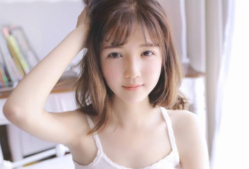 美白|脸上冒出“色斑”不要怕！药店有种不起眼“精华液”，美白淡斑还嫩肤