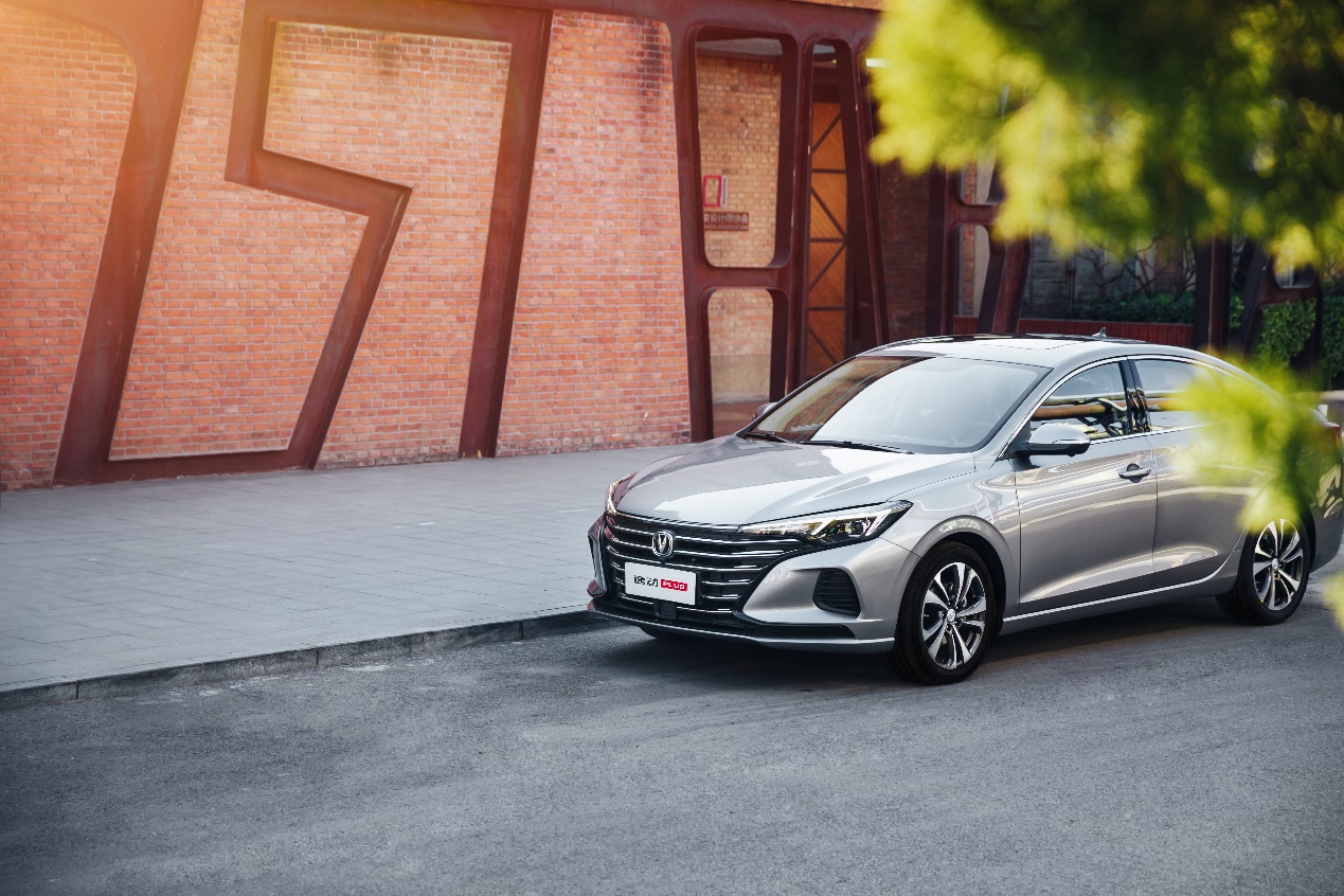 「长安逸动」长安逸动PLUS 预售16天订单破万 这让友商们情何以堪