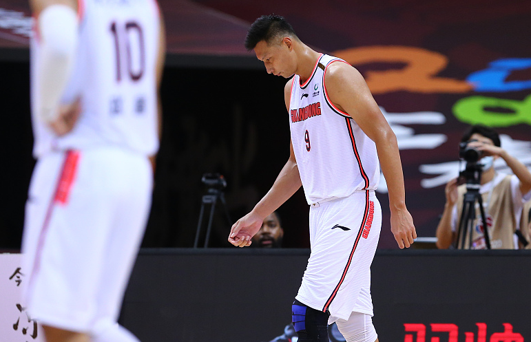 广东男篮|易建联肌肉拉伤！正式确定缺席半决赛，宏远危机四伏
