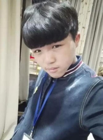 周星驰|当初在《喜剧之王》当中，被星爷弹JJ的小胖子，如今如何了