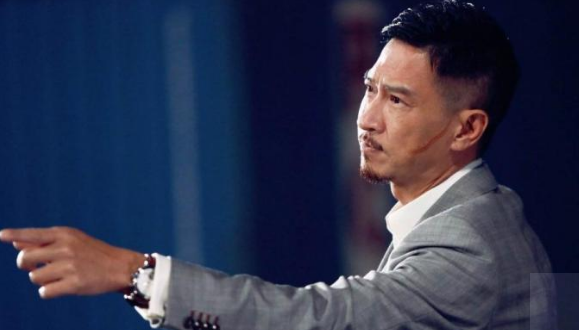 张家辉：这4位明星居然是真警察，张家辉上榜，最后一位还是警花！