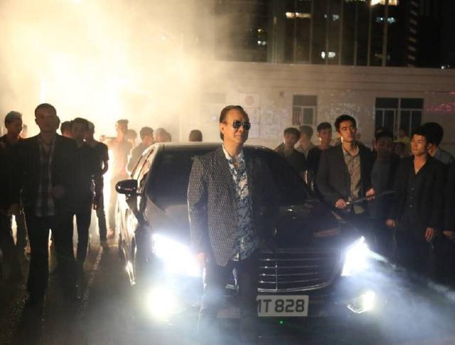 『张浩』他闲暇之余拍了一部电影火爆全中国， 香港影视大佬都给他当配角