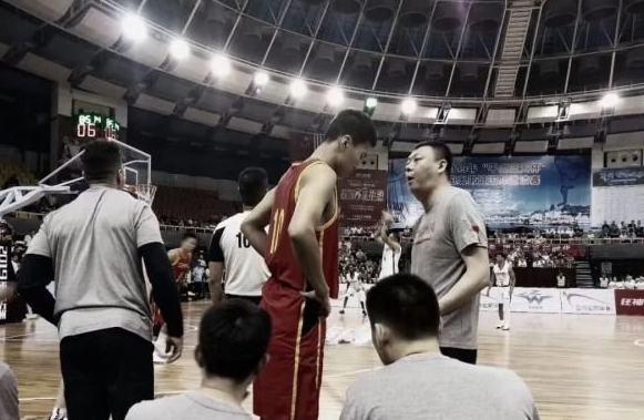 周琦@国内下一名NBA球员即将诞生,天赋比肩周琦,姚明的决定很精明