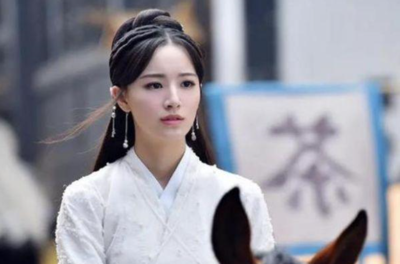 巴啦啦小魔仙|?  巴啦啦小魔仙：12年后，小蓝成了导演，美琪成了网红，她成了明星