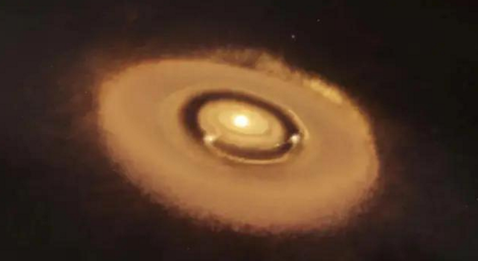 「太阳系」一个崭新的“太阳系”正在诞生？科学家：数百光年外正在上演“创世纪”