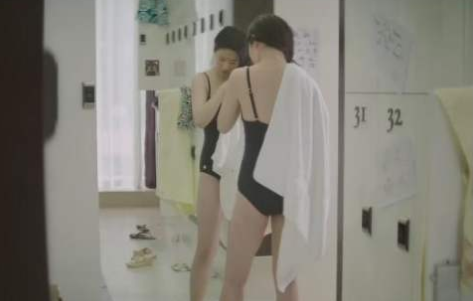 刘亦菲▲刘亦菲唯一穿泳装的电影，剧中仿佛出水芙蓉，男主的眼神都不对劲了