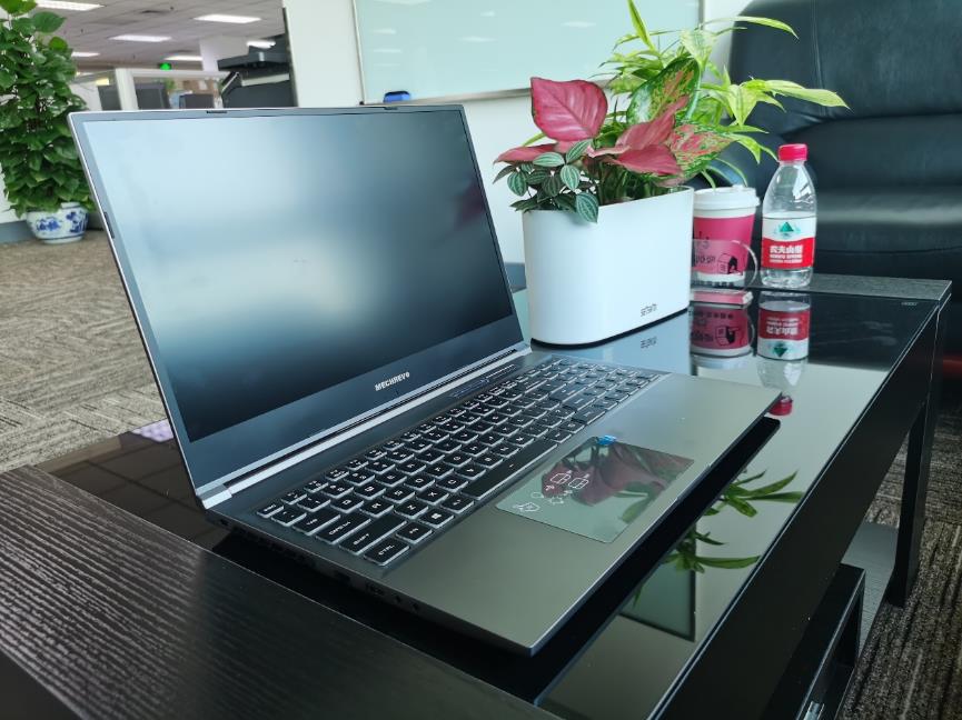 AMD|剑尘讲数码，来看看AMD搭配100sRGB屏幕的电脑