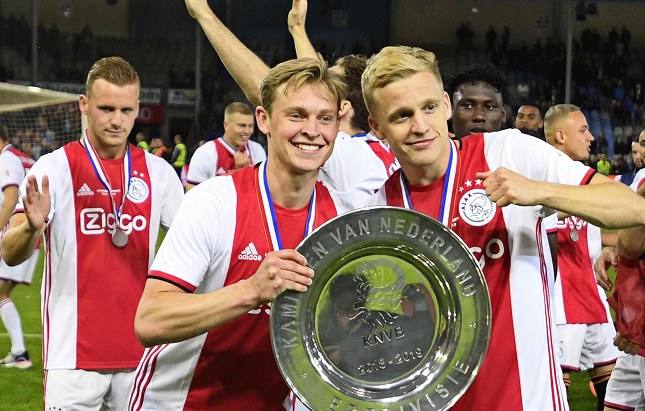 「库蒂尼奥」官方！荷甲正式宣布赛季结束，没有冠军也不降级，阿贾克斯直通欧冠