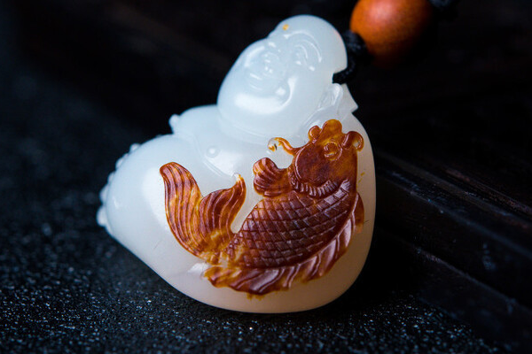 |如何用肉眼如何识别和田玉吊坠的好坏？