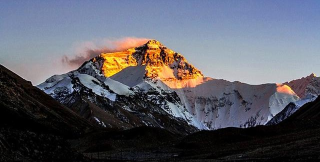 「珠穆朗玛峰」珠穆朗玛峰的峰顶属于中国吗?