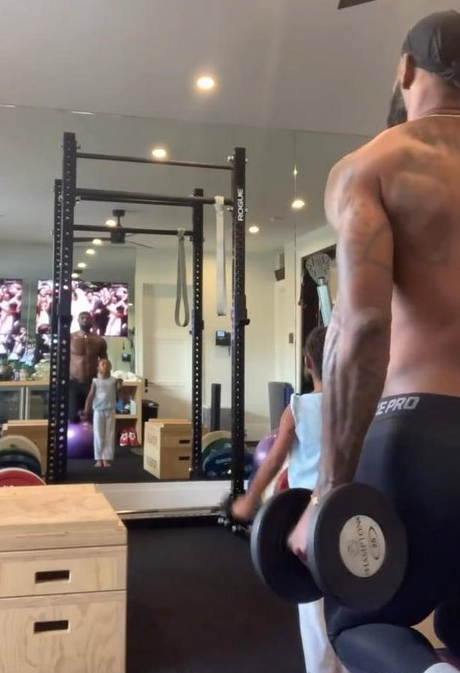 勒布朗·詹姆斯|夺冠后的第六天，这名湖人球员不去夜店不去钓鱼却在家做起了这个？