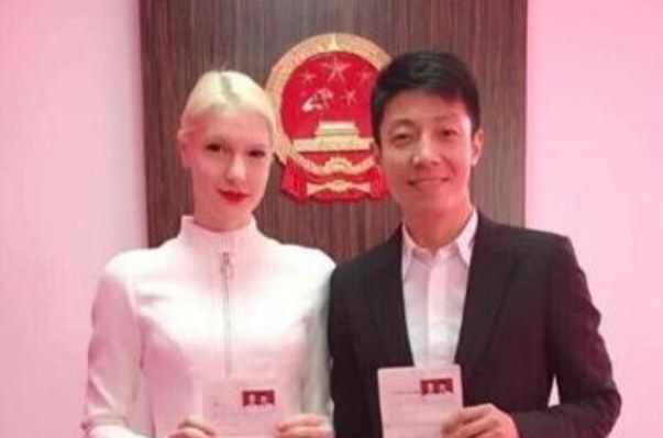 撒贝宁|结婚4年堪比“整容”，撒贝宁还是原来模样，李白却早已换了个人
