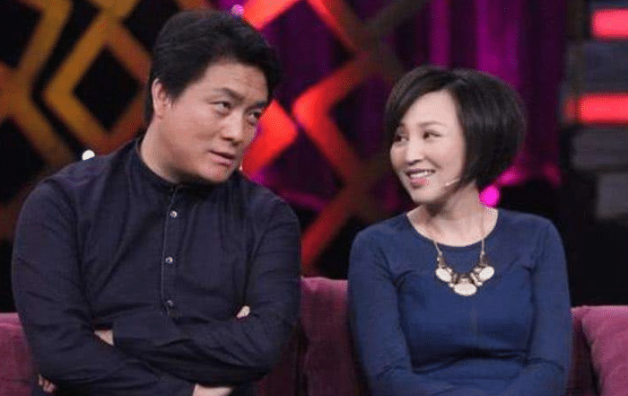 #裸婚#19岁就与男友私奔，住地下室裸婚连生三胎，今丈夫却用7部剧捧她