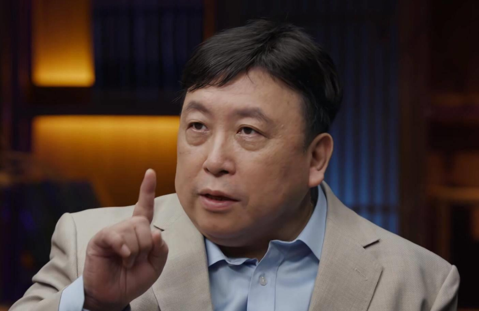 王晶|被王晶发掘时才读大二，拍3部电影狂捞26亿，今成“最美晶女郎”！