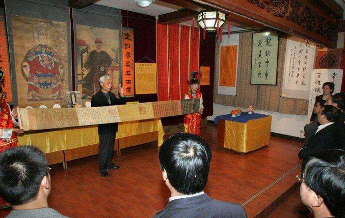 他祖传9道圣旨拒绝上交,被博物馆借走弄丢2道,后来赔偿了多少?
